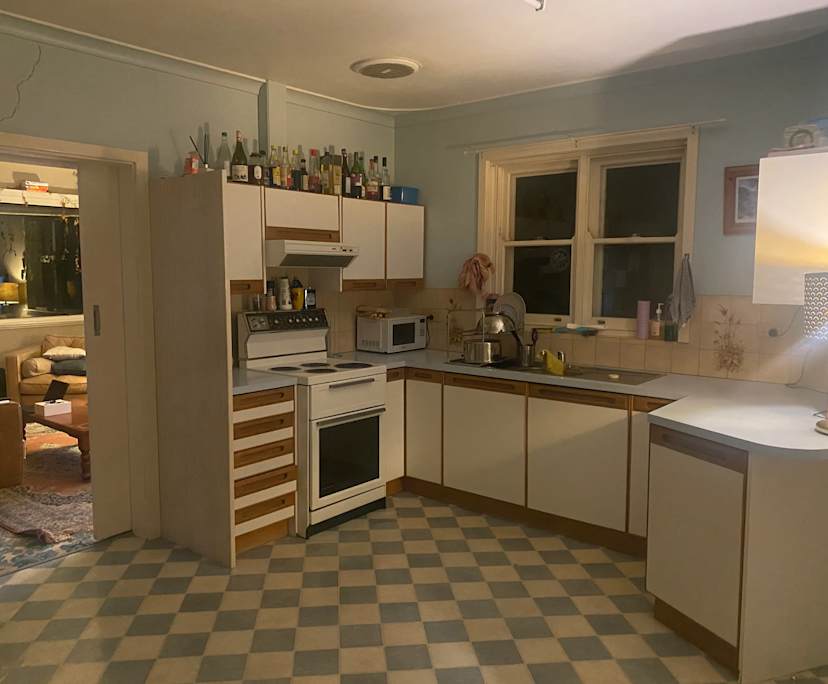 Room in a share house