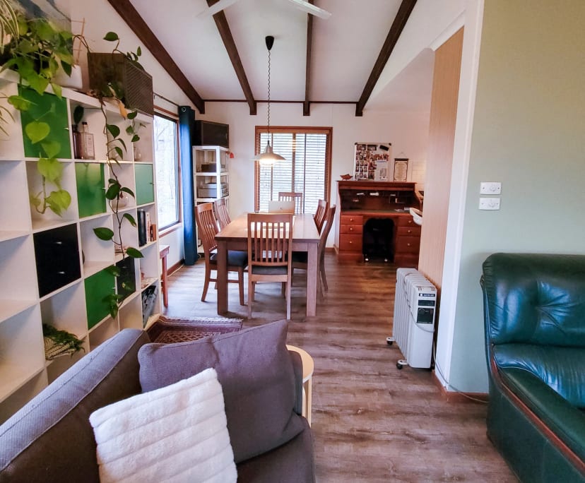 Room in a share house