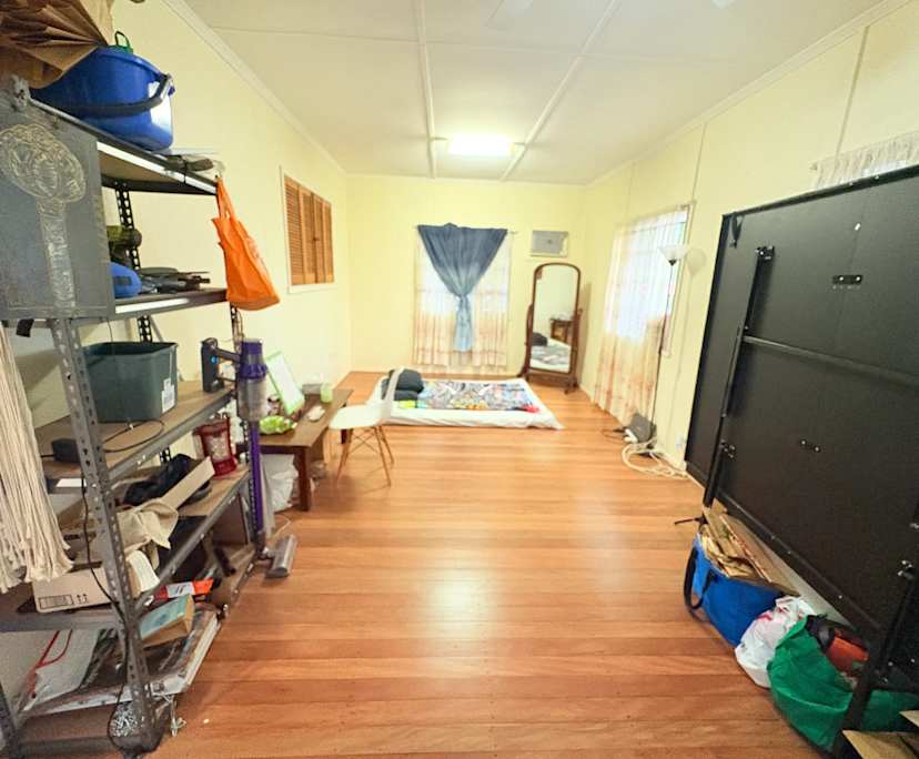 Room in a share house