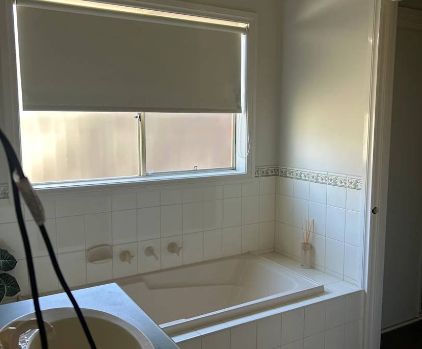 $220, Share-house, 3 bathrooms, Caroline Springs VIC 3023