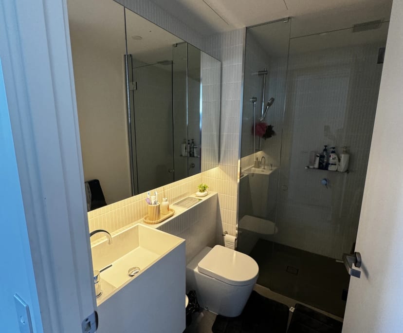 Furnished room with ensuite in a flatshare