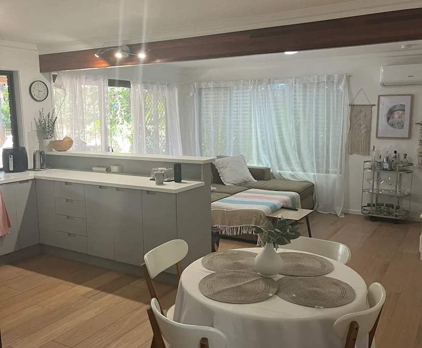 Furnished room in a flatshare