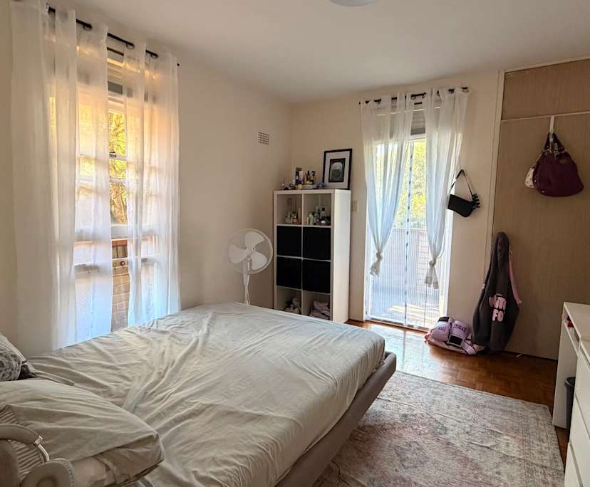 Furnished room in a flatshare