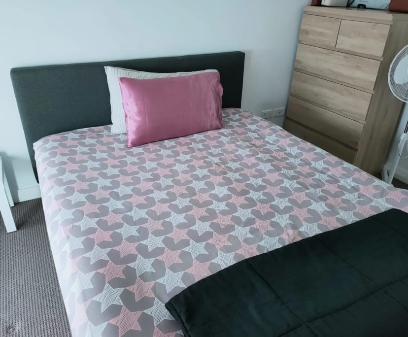 Furnished room in a flatshare