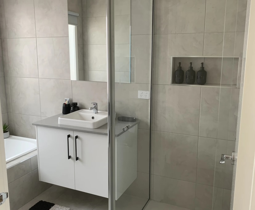 $270, Share-house, 3 bathrooms, Melton South VIC 3338