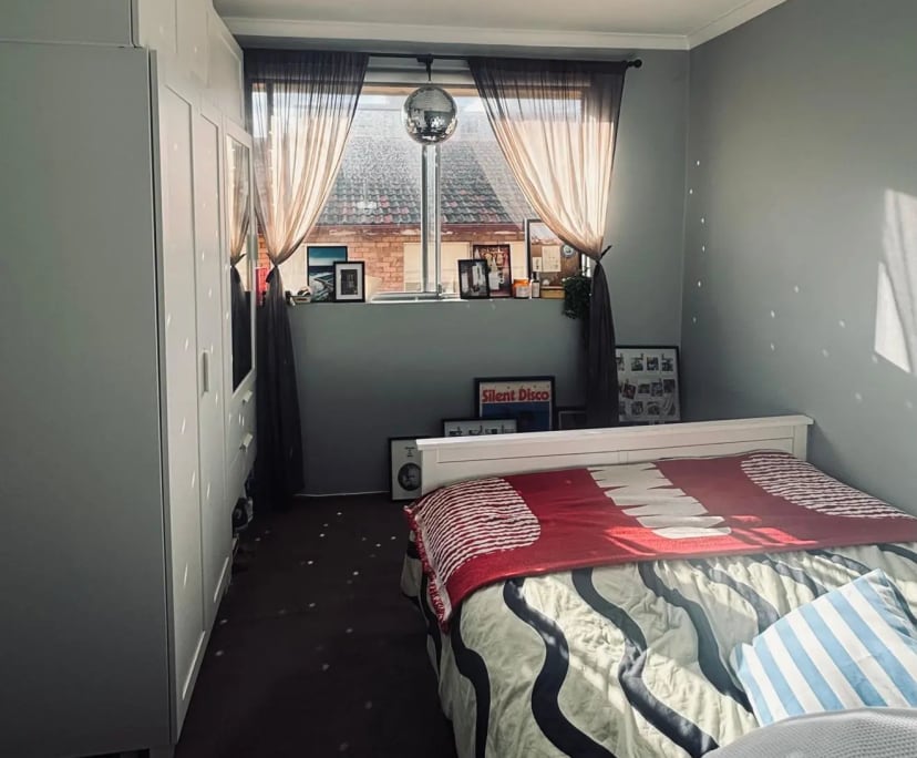 Furnished room in a flatshare