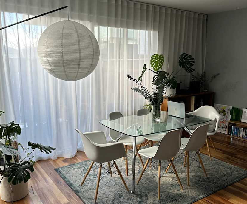 Room in a share house