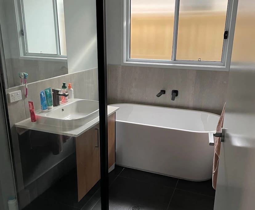 $320, Share-house, 3 bathrooms, Palmview QLD 4553