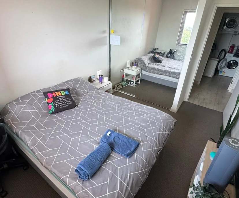 Furnished room in a flatshare