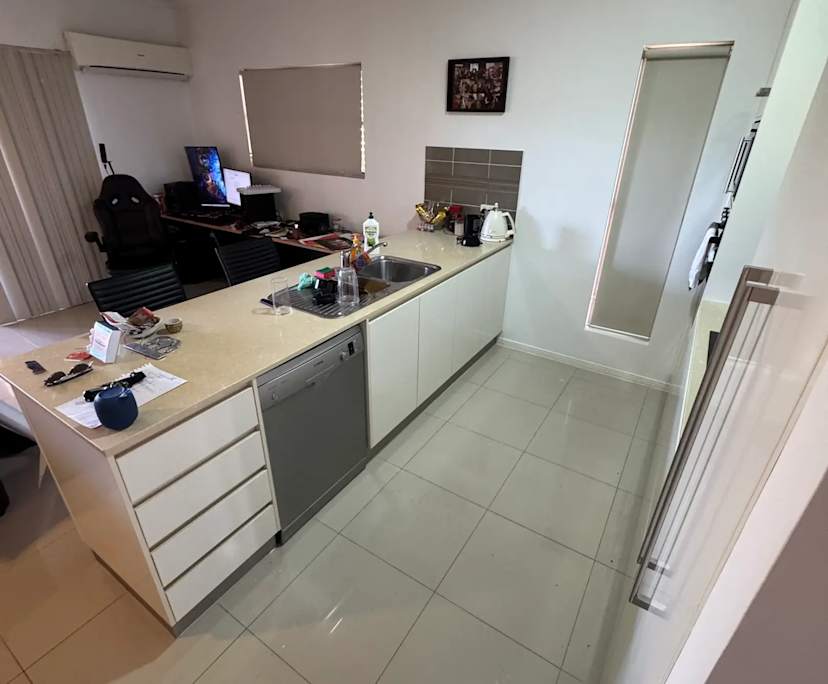 $310, Flatshare, 2 bathrooms, Holland Park West QLD 4121