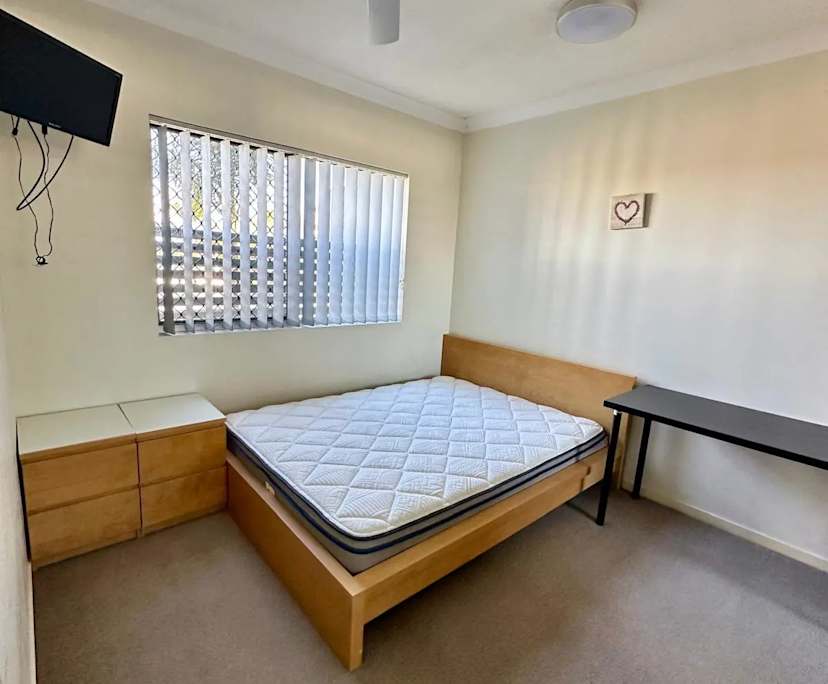 Furnished room with ensuite in a flatshare