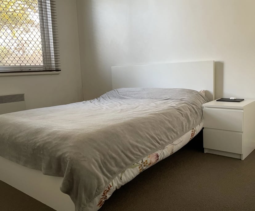 Furnished room in a flatshare