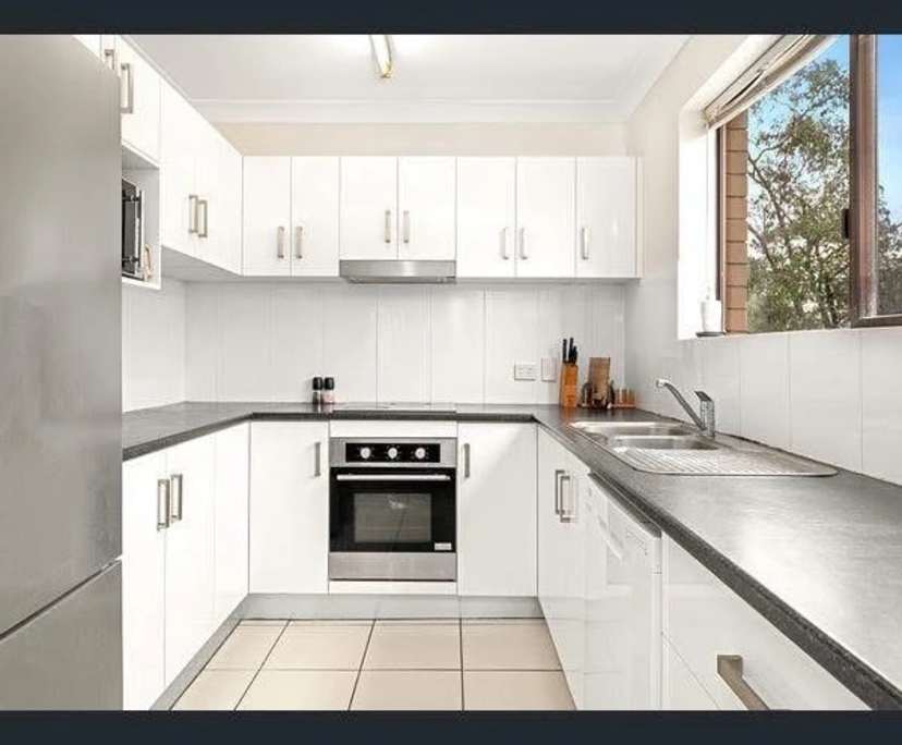 Furnished room with ensuite in a flatshare