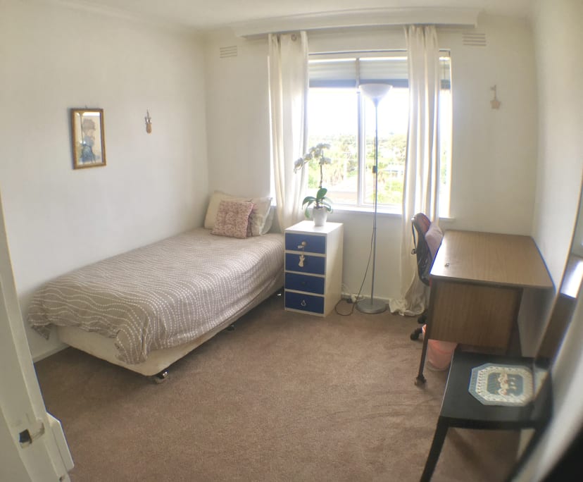 Furnished room in a flatshare