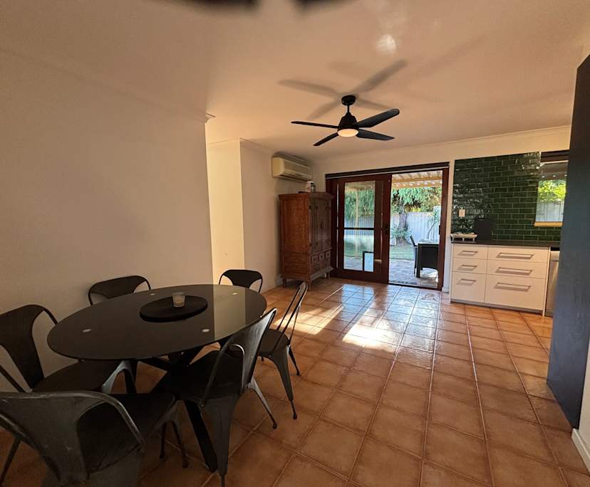 $350, Share-house, 4 bathrooms, Alexander Heights WA 6064