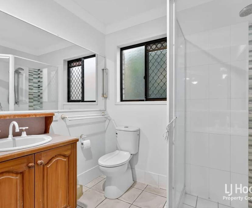 Furnished room with own bathroom