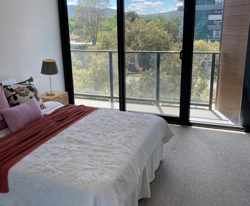 Furnished room with ensuite in a flatshare