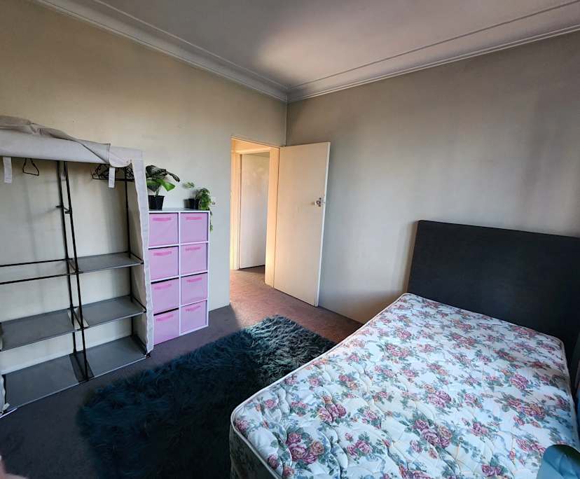 Furnished room in a flatshare