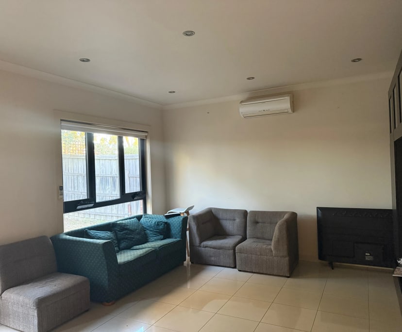 Unfurnished room in a share house