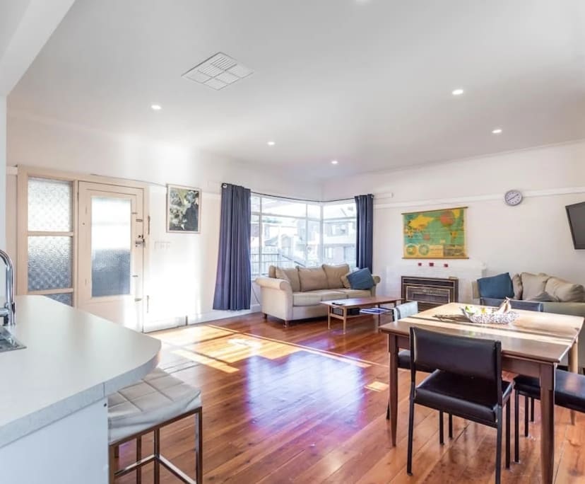 Room for Rent in Blackburn South, Melbourne 240,