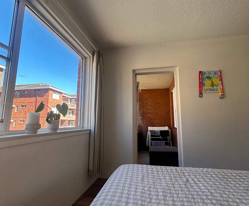 Furnished room in a flatshare