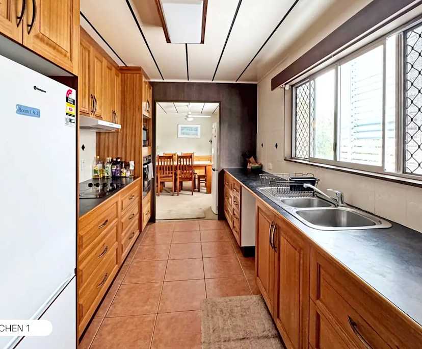 $220, Share-house, 3 bathrooms, Cranbrook QLD 4814