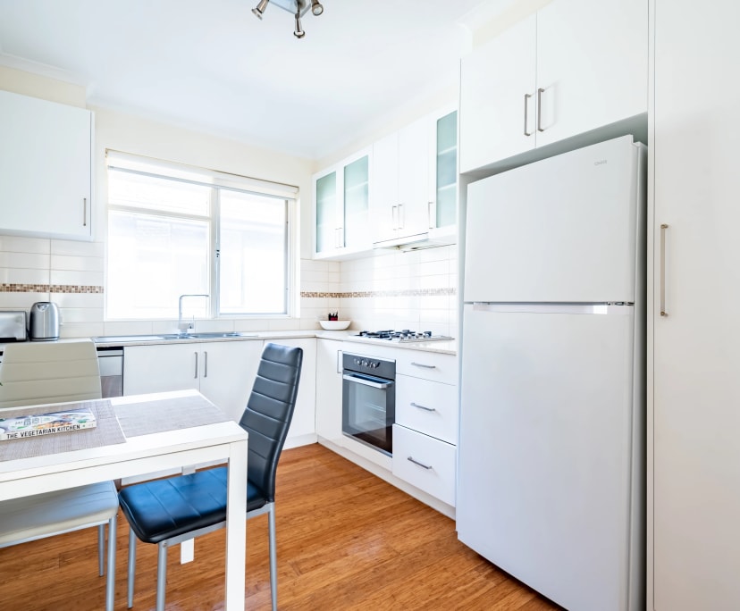 $1,200, Whole-property, 3 bathrooms, Elwood VIC 3184