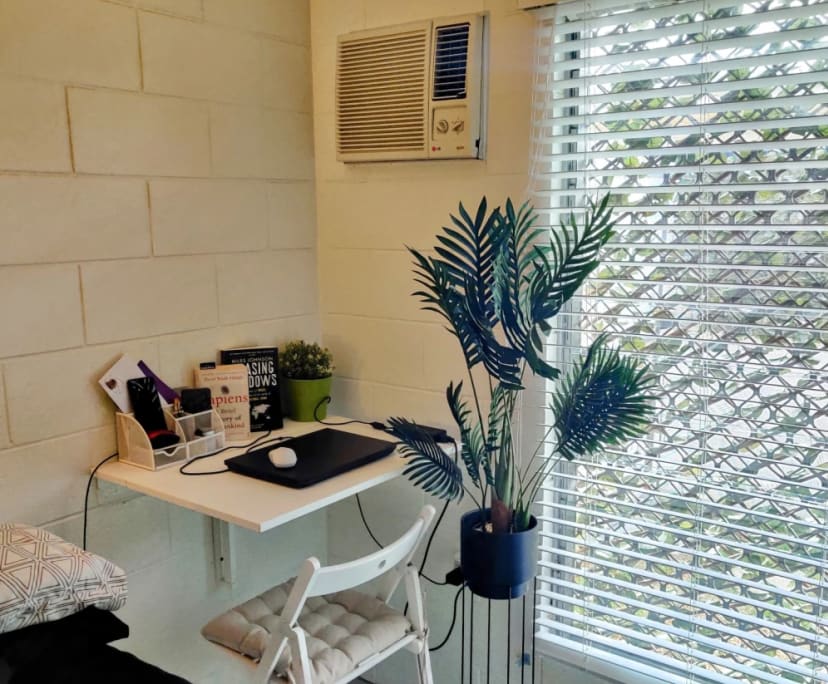 Furnished room in a flatshare