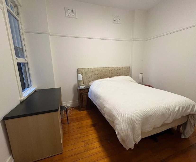 Furnished room in a flatshare