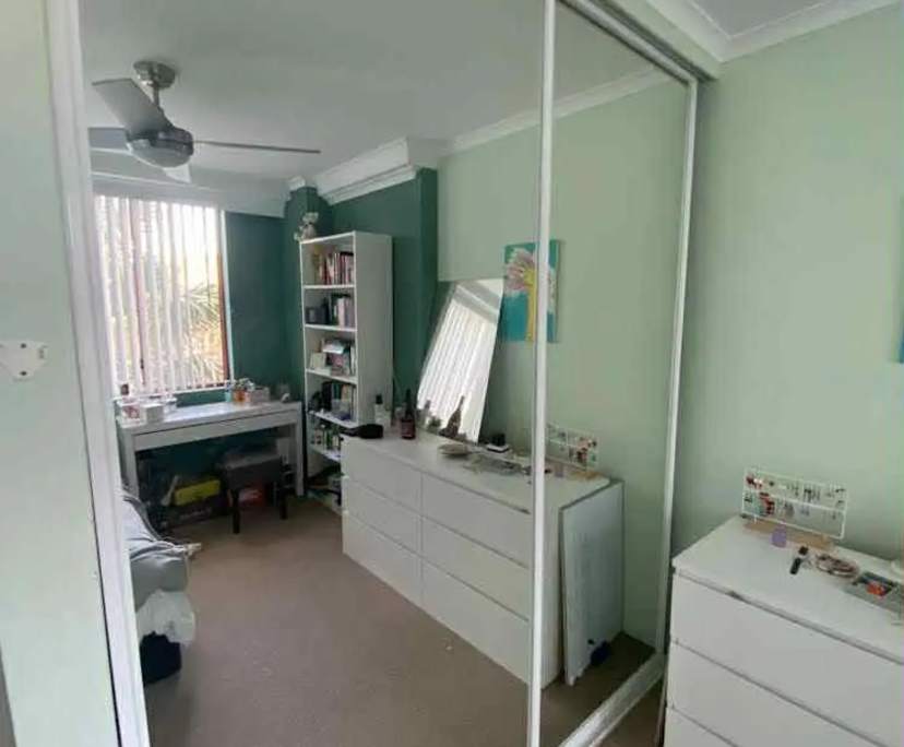 Unfurnished room in a flatshare