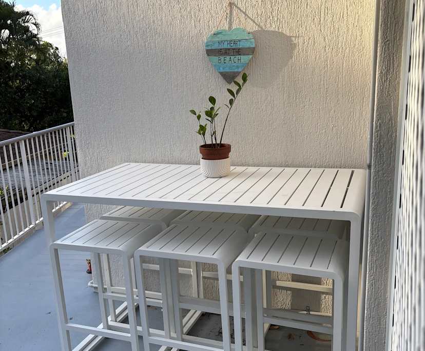 Furnished room in a flatshare