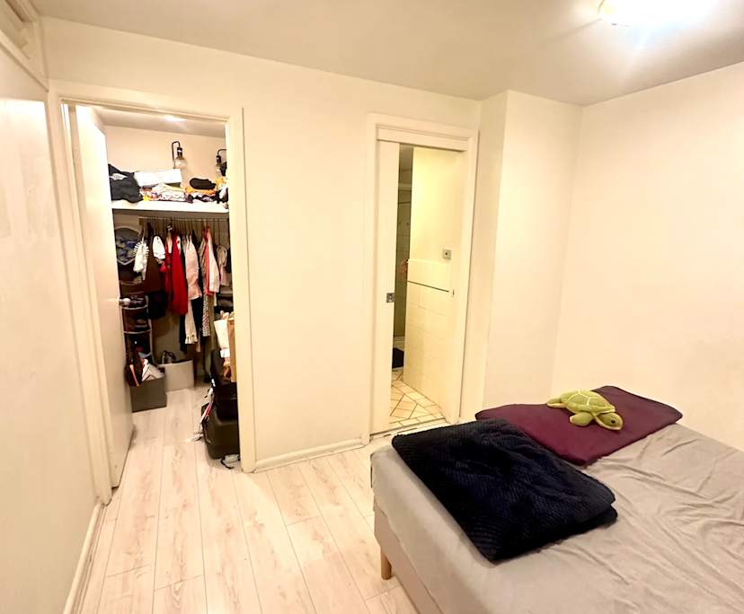Furnished room in a flatshare