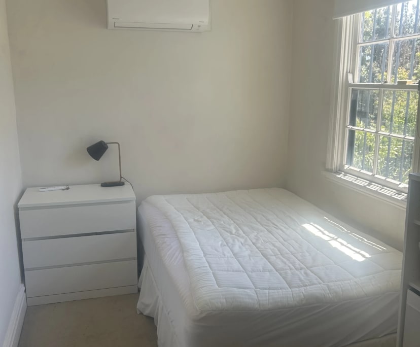 Room in a share house