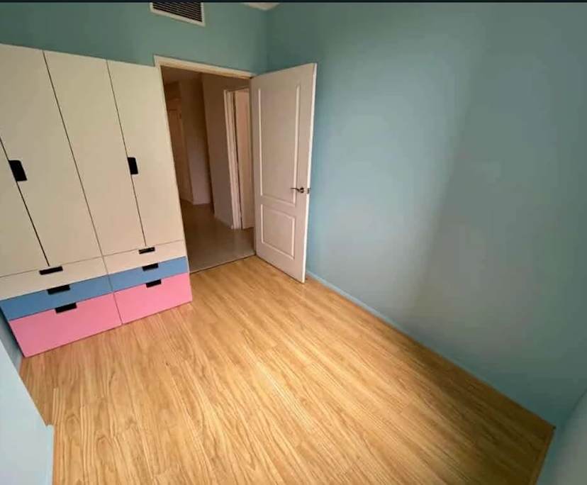 Unfurnished room in a flatshare