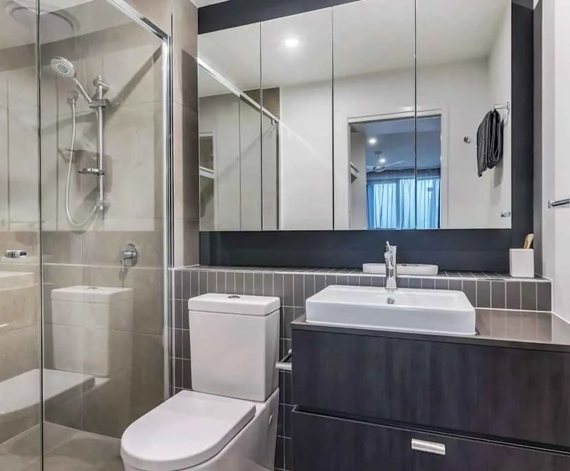 $500, Flatshare, 2 bathrooms, Woolloongabba QLD 4102