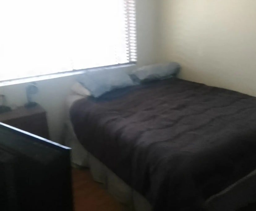 Furnished room in a flatshare