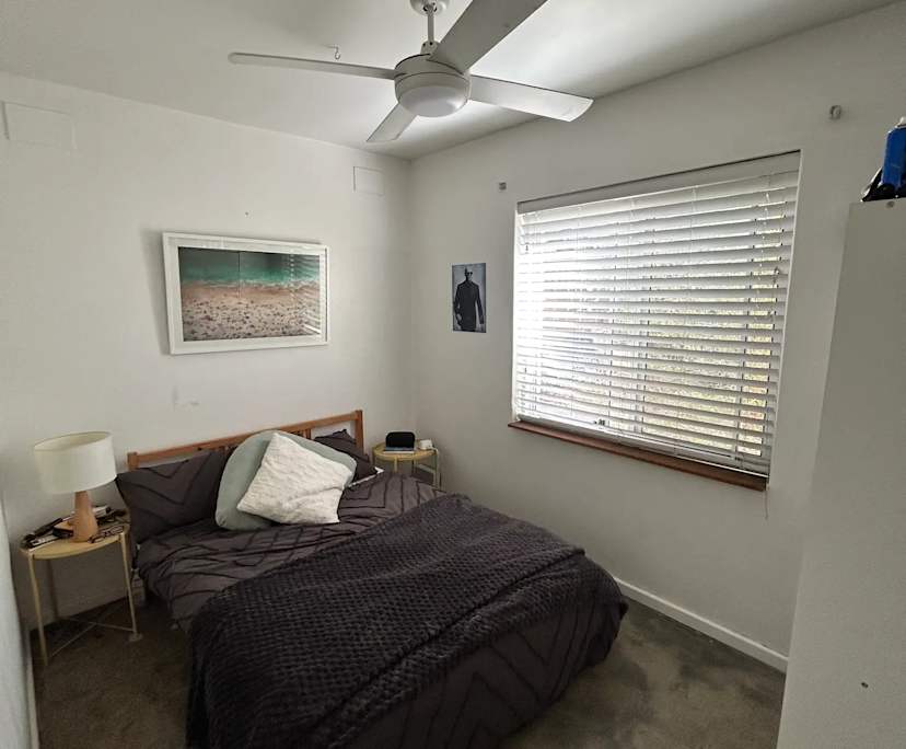 Furnished room in a flatshare