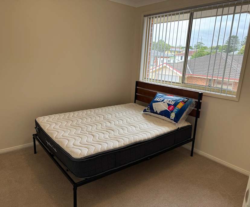 $250, Flatshare, 3 bathrooms, Lake Illawarra NSW 2528