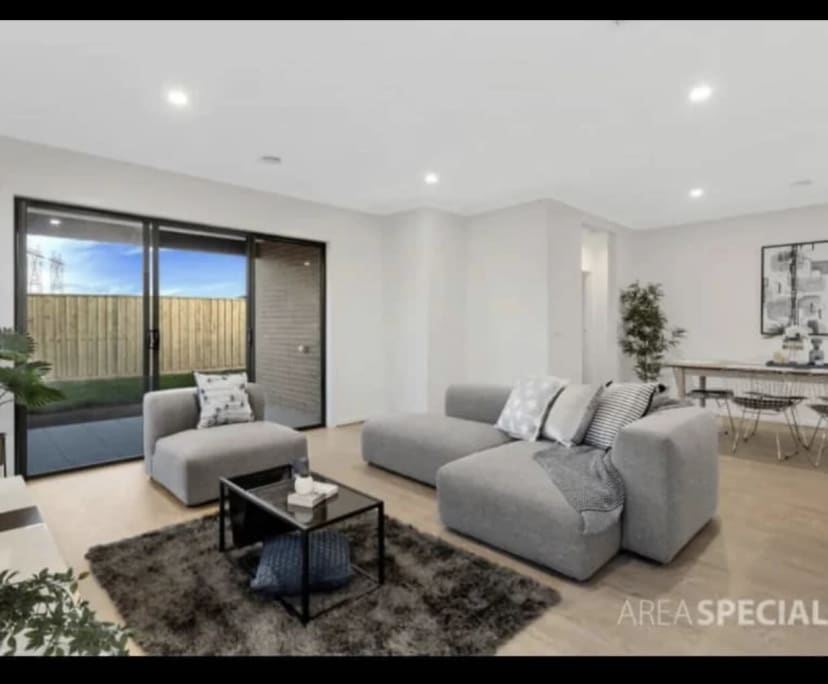 Room for Rent in Clyde North, Melbourne 190, Furn...