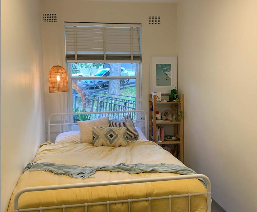 Furnished room in a flatshare