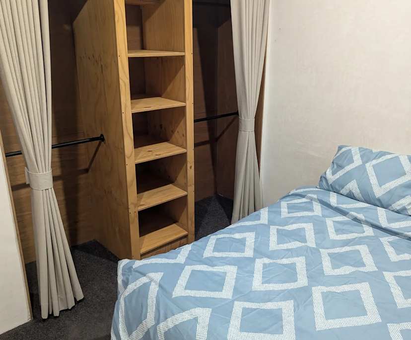 Furnished room in a flatshare