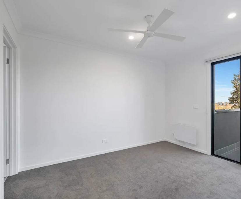Unfurnished room with own bathroom