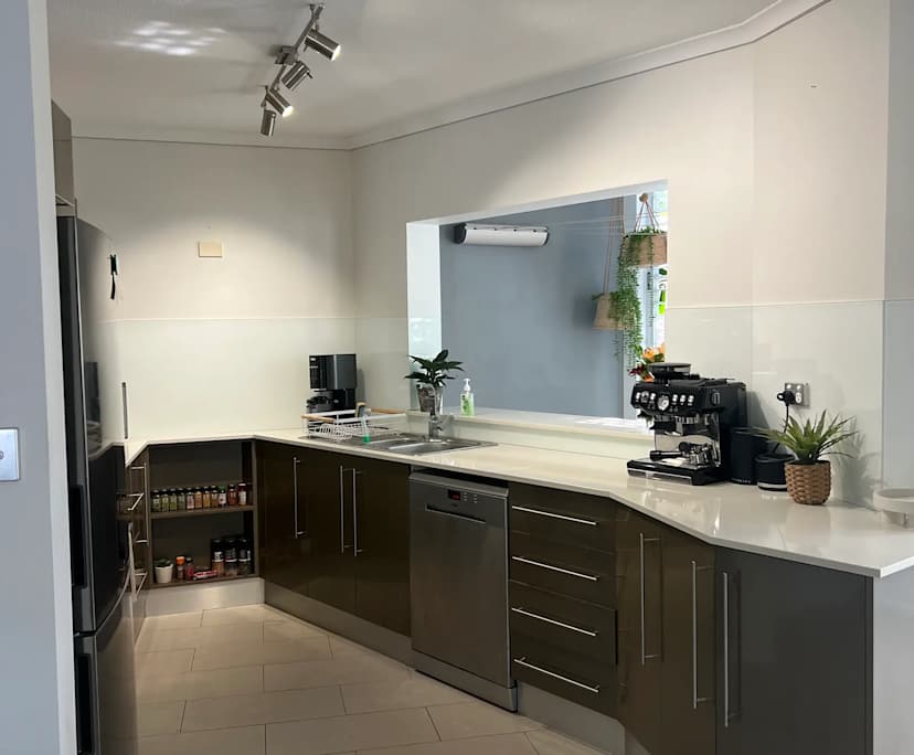 $250, Flatshare, 2 bathrooms, Edge Hill QLD 4870