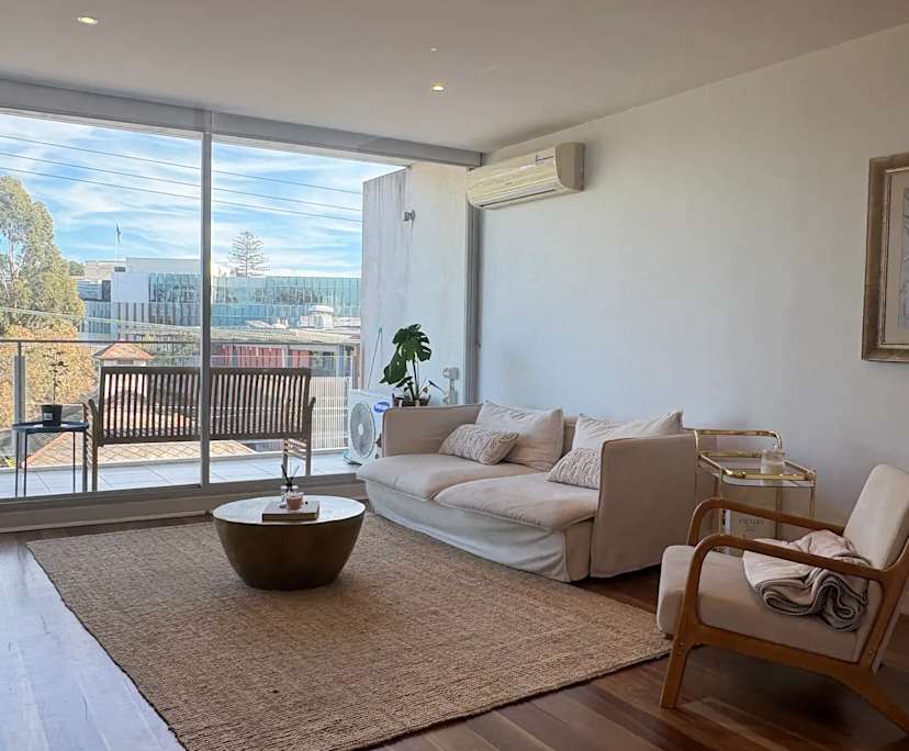 Furnished room in a flatshare