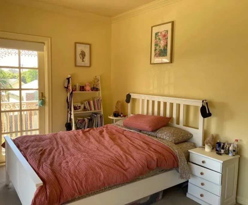 Unfurnished room in a flatshare