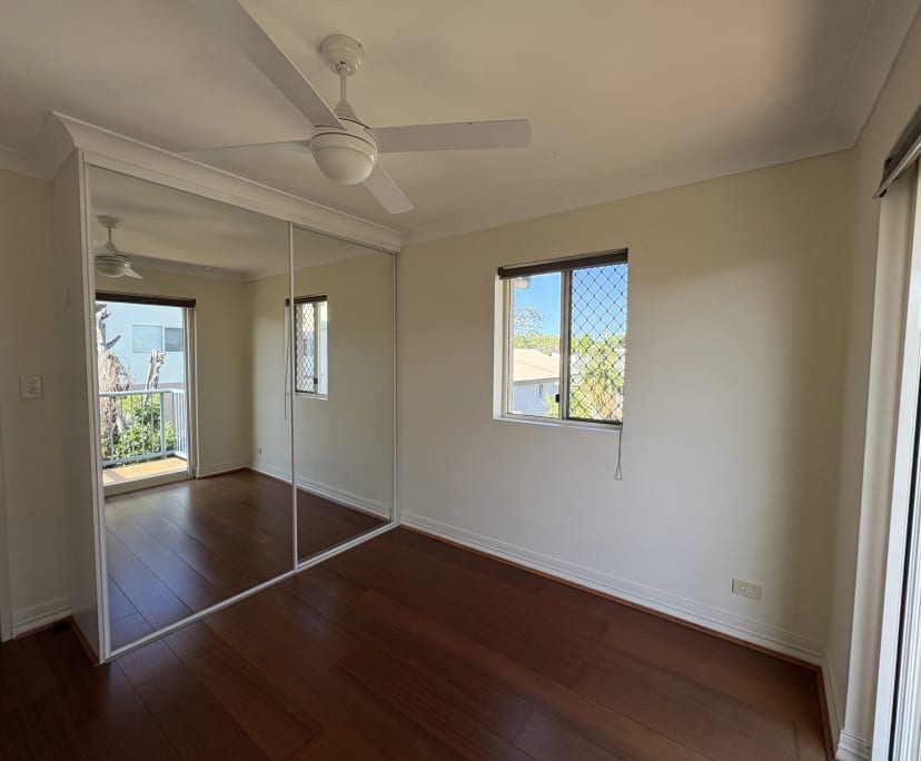 $350, Flatshare, 2 bathrooms, Yeerongpilly QLD 4105