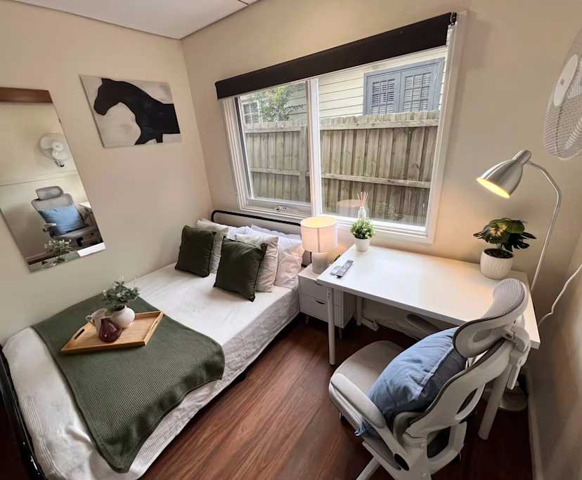 Furnished room in a share house