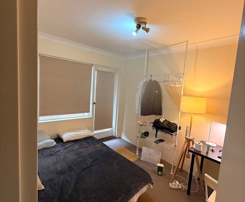 Furnished room in a flatshare