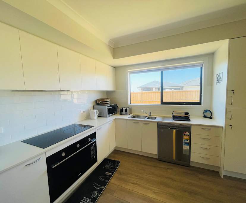 $280, Share-house, 5 bathrooms, Lara VIC 3212