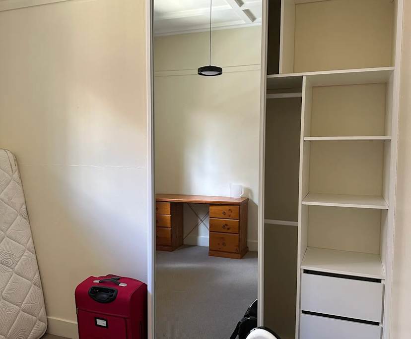 Room in a share house